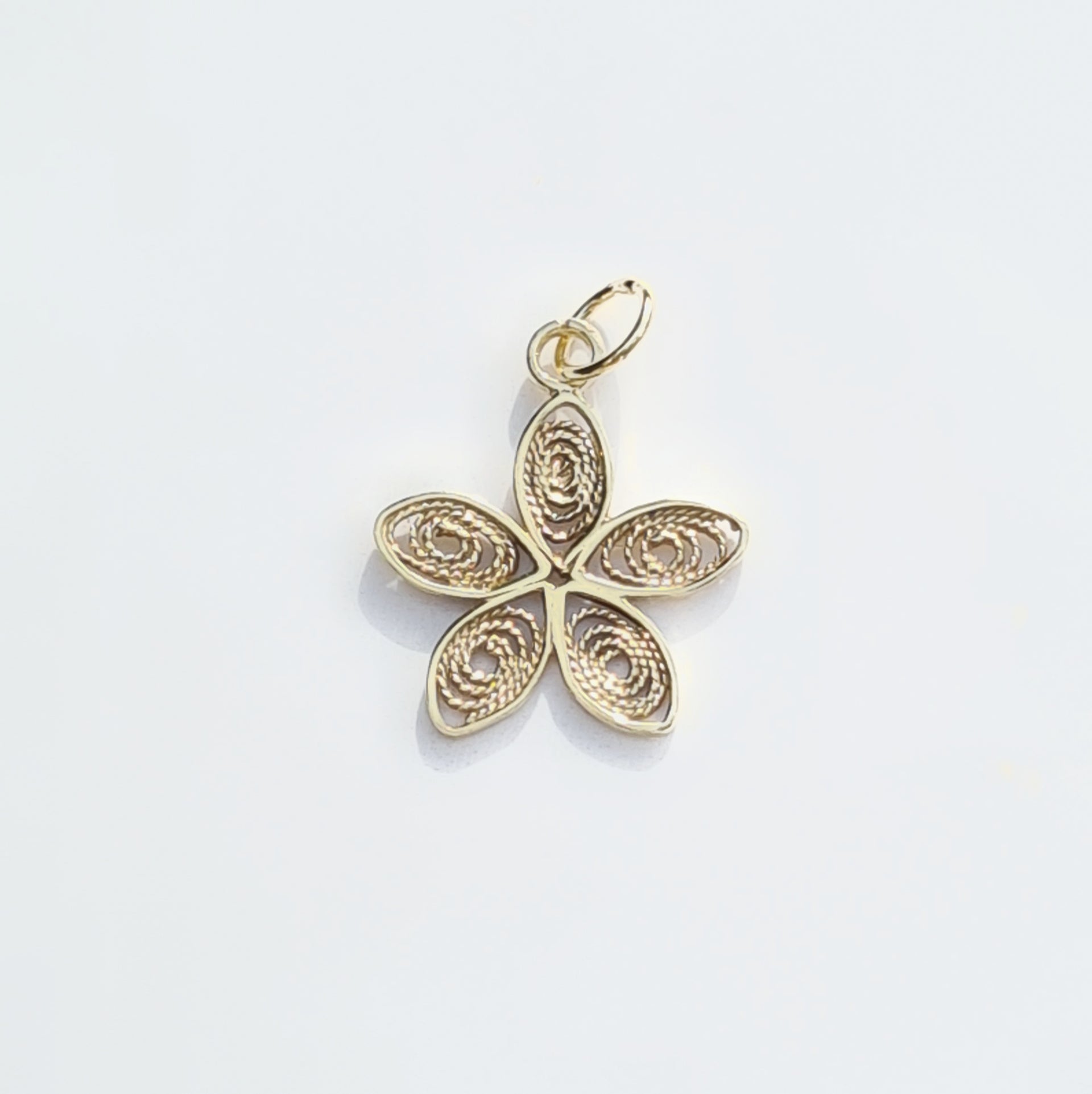 Charm Jazmín Oro