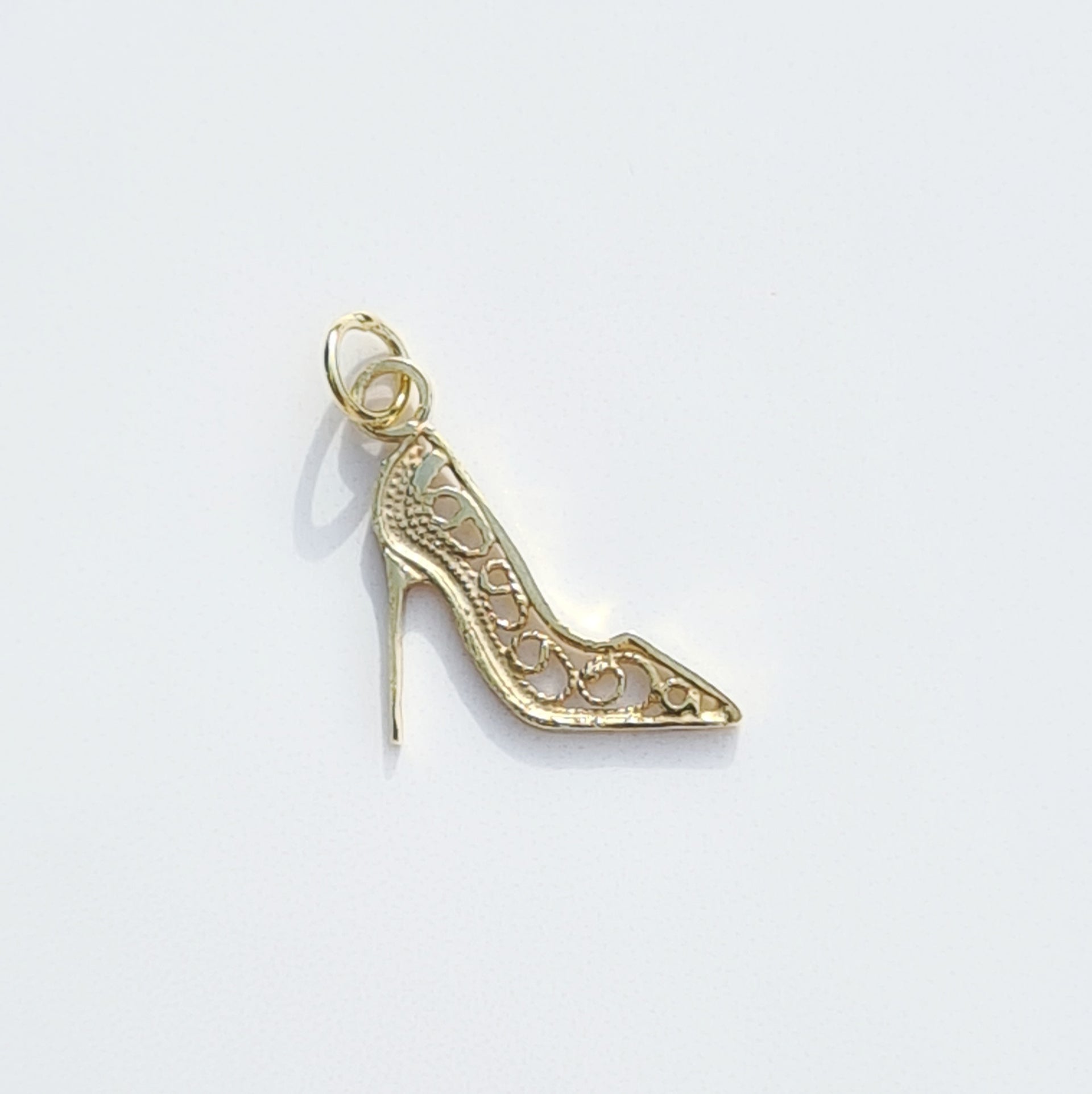 Charm Tacón Oro