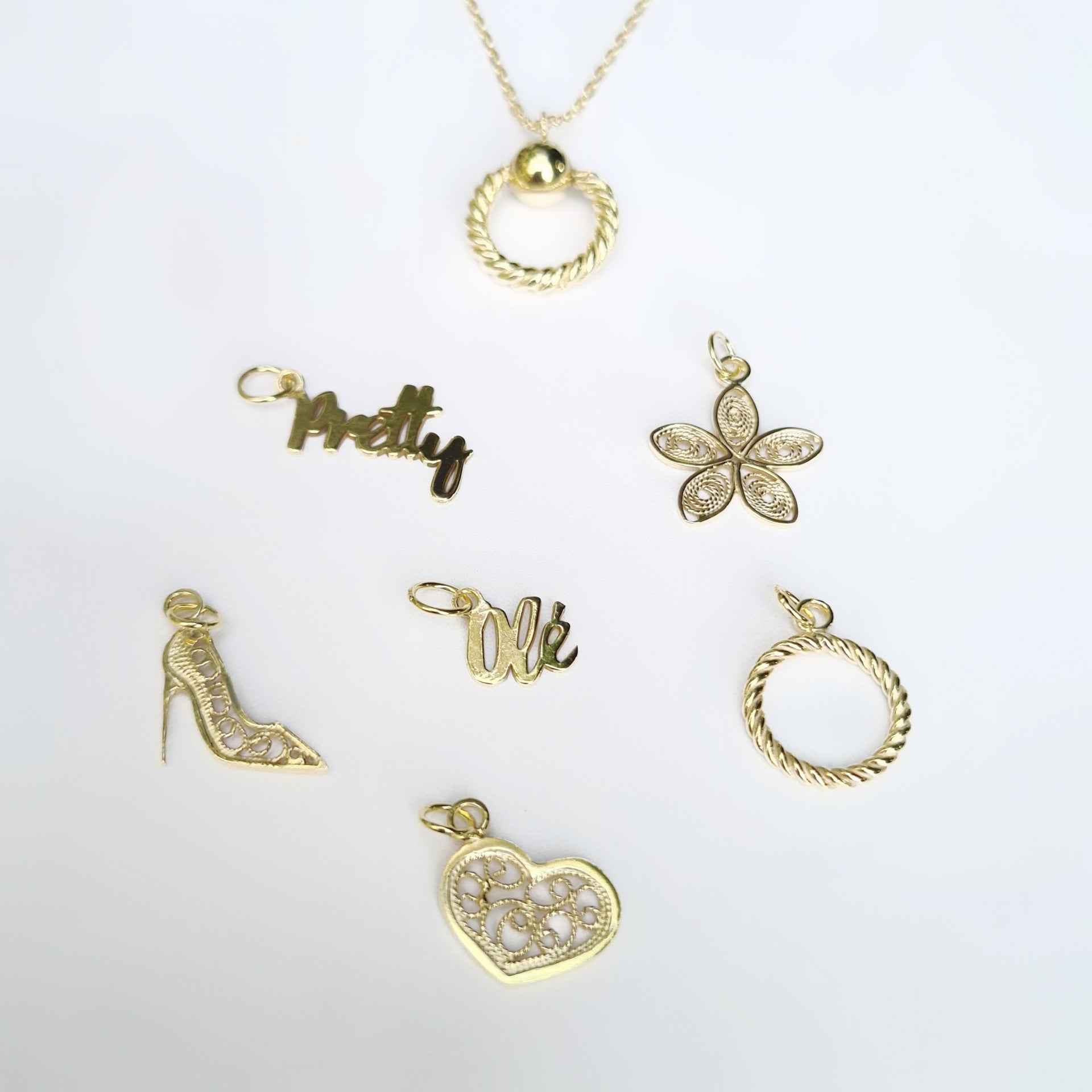 Charm Tacón Oro