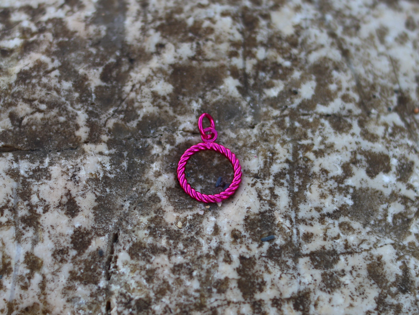 Charm Aro Fucsia
